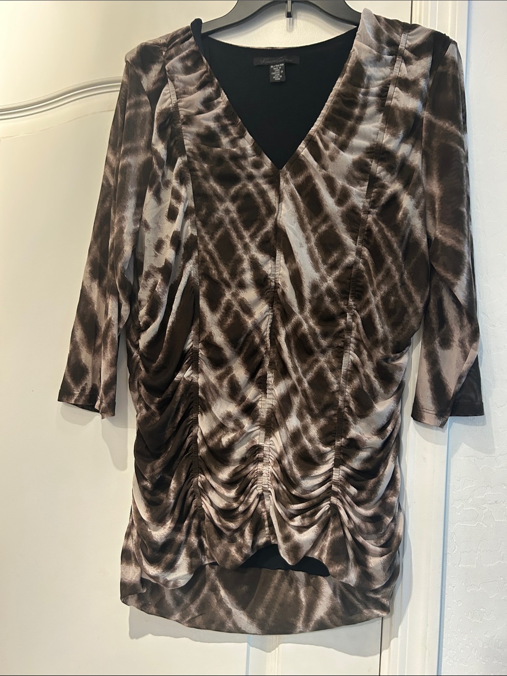 Kenneth Cole Brown and Cream Tie-Dye V-Neck Ruched Long Sleeve Top